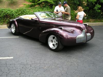 2000 Buick Blackhawk from the GM Heritage Collection
Inspired by older Buicks.
