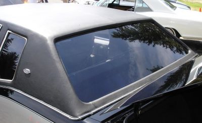 Vinyl top without molding around the window
