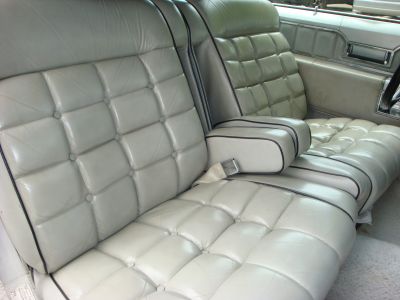 Gray leather seats with black piping was standard
