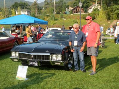 Wayne Carini & Al Schmidt
Wayne is star of TV show Chasing Classic Cars
