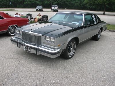 Our Long-Distance Award Winner …
Leslie Fry drove a 1978 LXXV 1,370 miles one way from Arlington, TX
