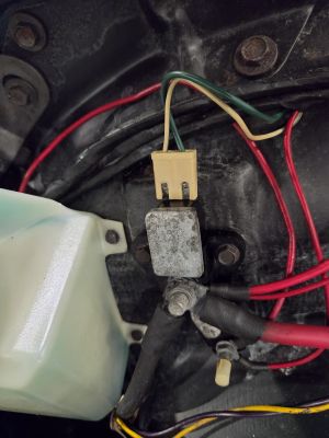 Original Engine Compartment details … Original Junction Block/Horn Relay
